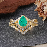 Ultra Luxurious Vintage Pear-Cut Emerald Ring Set